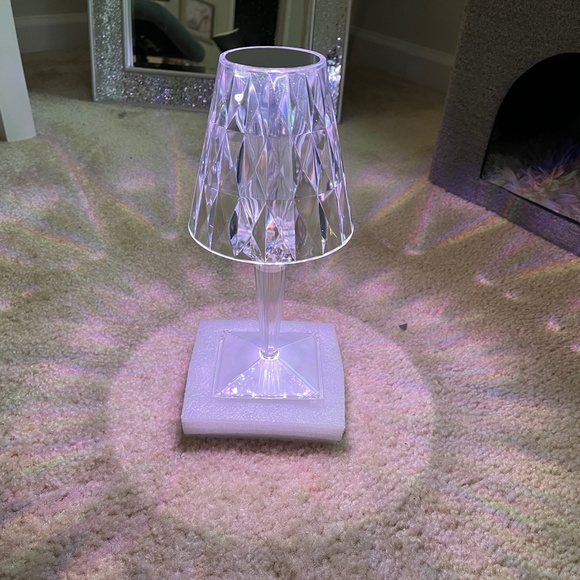 Acrylic Diamond-Cut USB Charging Touch Dimming Portable Remote Desk/Table Lamp - Picture 5 of 10